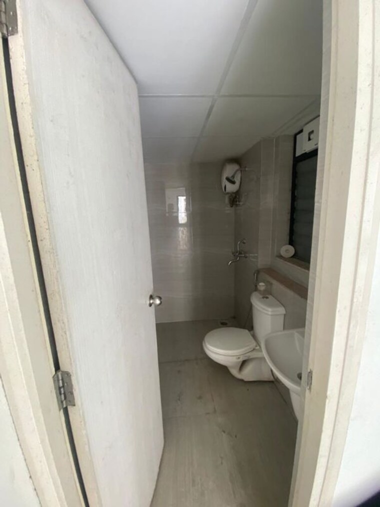 Bathroom, runwal-gardens-phase-i 2 Bedroom 606 Sq.Ft. Apartment In Dombivli East Thane 10622799
