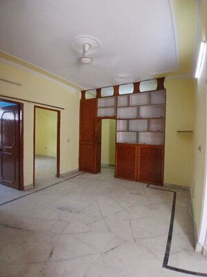 Room in 3 BHK Builder Floor at Ip Colony – for Rent