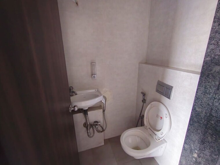 Bathroom, lodha-crown-quality-homes 1 Bedroom 350 Sq.Ft. Apartment In Majiwada Thane 10622833