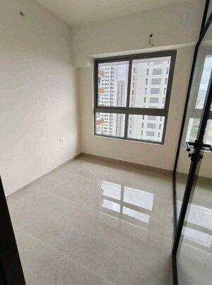Room in 1 BHK Apartment at Piramal Vaikunth, Balkum Pada – for Rent