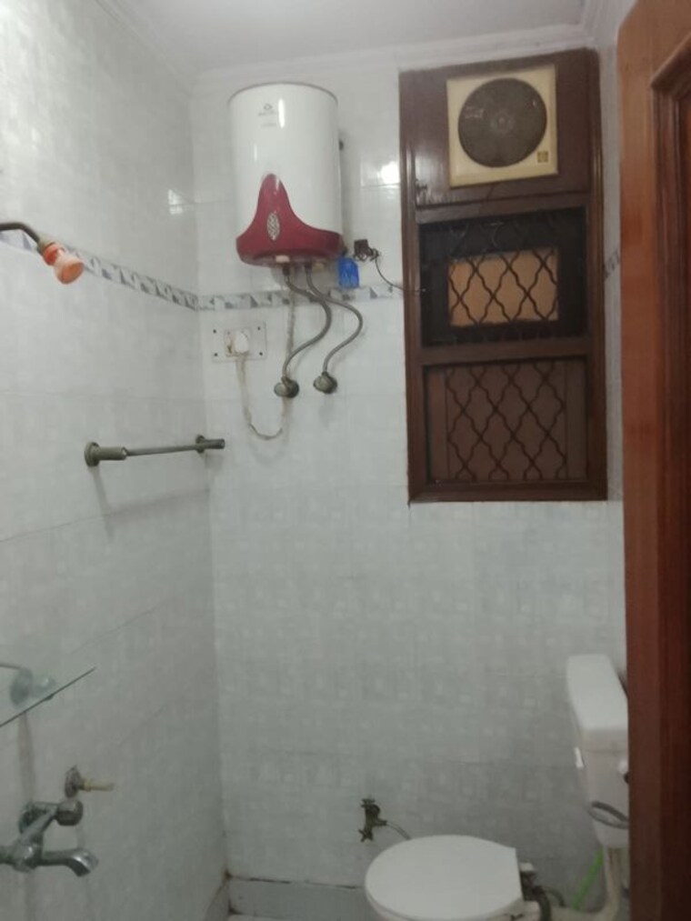 Bathroom, malviya nagar 3 Bedroom 1800 Sq.Ft. Builder Floor In Malviya Nagar Delhi 10622848