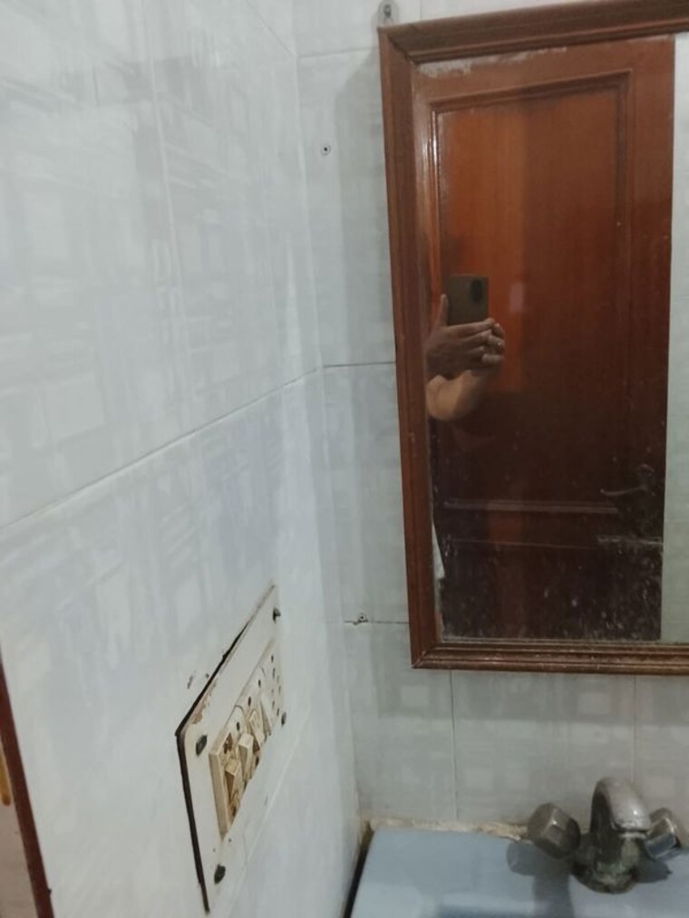 Bathroom, malviya nagar 3 Bedroom 1800 Sq.Ft. Builder Floor In Malviya Nagar Delhi 10622848