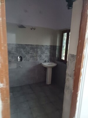 Bathroom in 2 BHK Builder Floor at Rajpur Road – for Rent