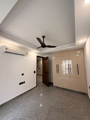 Room in 4 BHK Builder Floor at Saket – for Rent