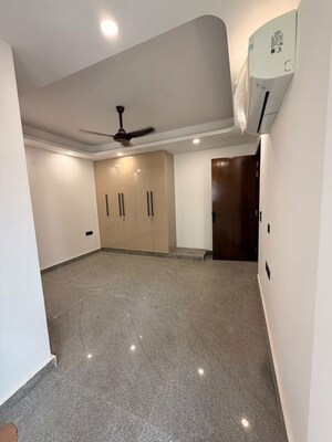 Room in 4 BHK Builder Floor at Saket – for Rent