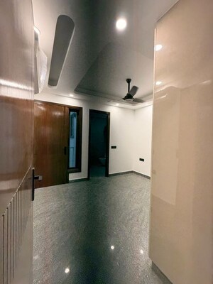 Room in 4 BHK Builder Floor at Saket – for Rent