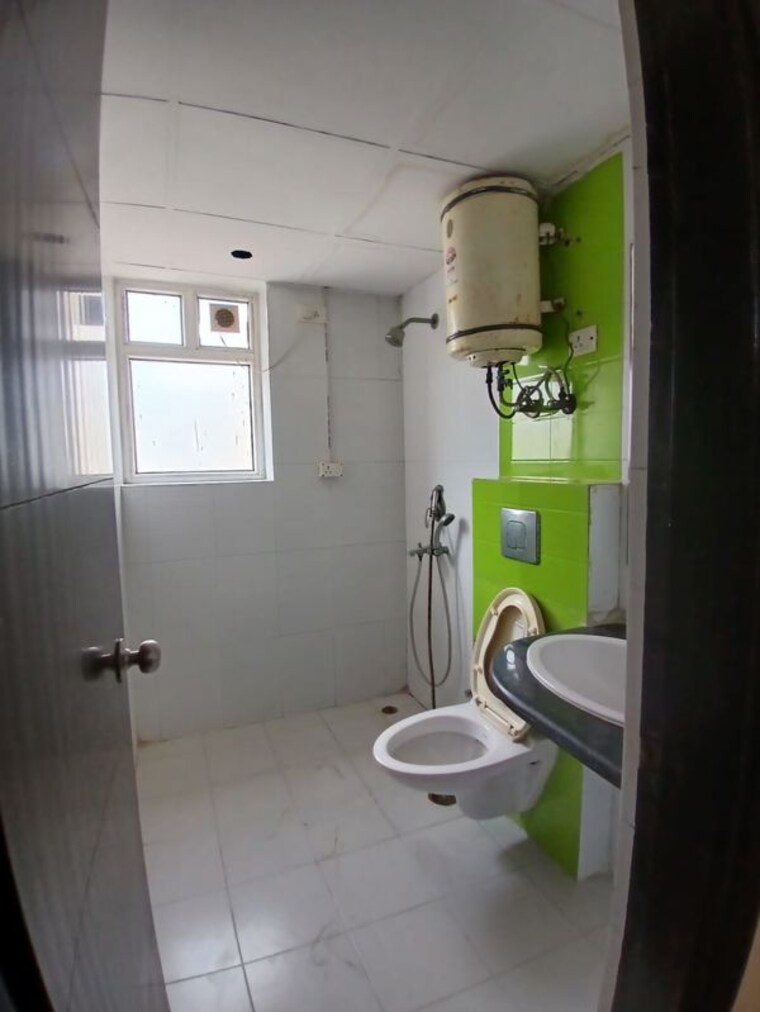 Bathroom, ip colony 2 Bedroom 140 Sq.Yd. Apartment In Ip Colony Faridabad 10622870