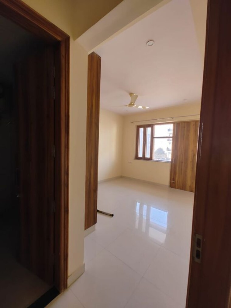 Room, sector 57 3 Bedroom 500 Sq.Yd. Builder Floor In Sector 57 Gurgaon 10622886