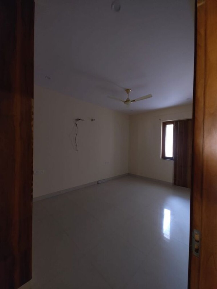 Room, sector 57 3 Bedroom 500 Sq.Yd. Builder Floor In Sector 57 Gurgaon 10622886