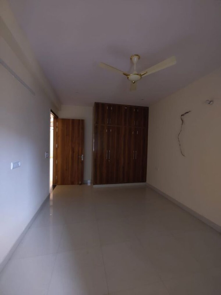 Room, sector 57 3 Bedroom 500 Sq.Yd. Builder Floor In Sector 57 Gurgaon 10622886