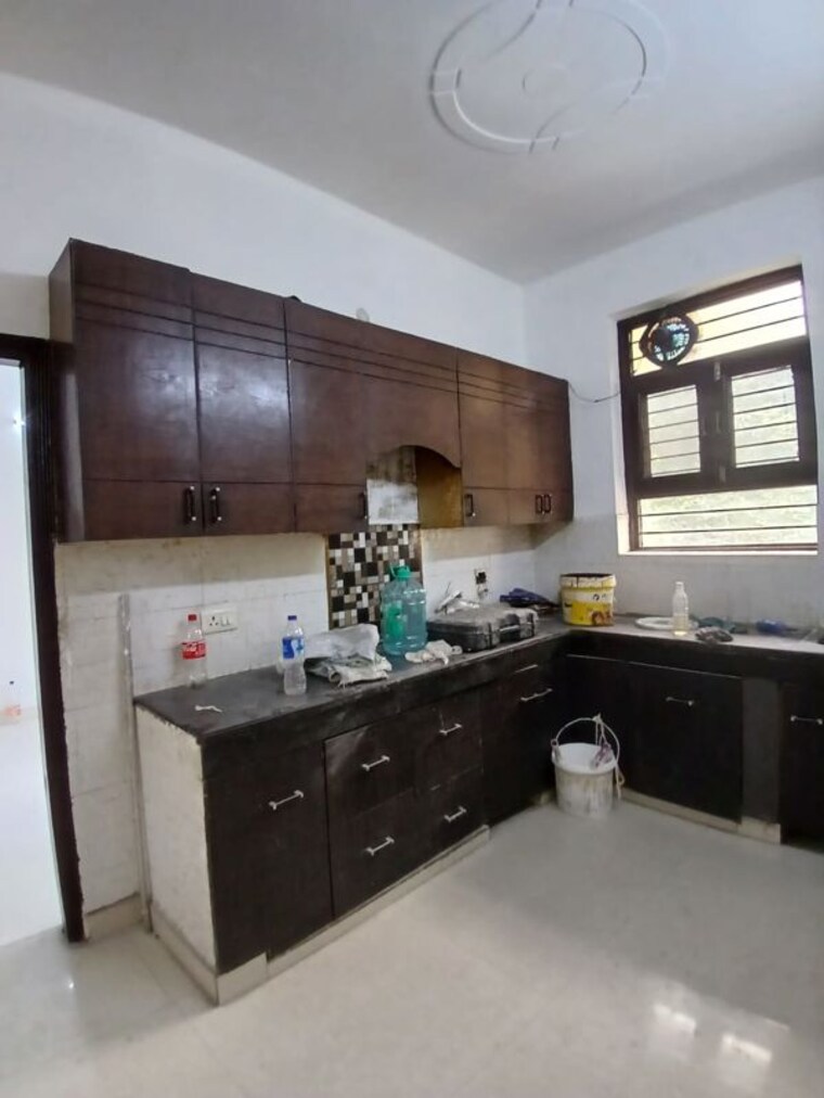 Kitchen, sector 30 3 Bedroom 200 Sq.Yd. Builder Floor In Sector 30 Faridabad 10622904