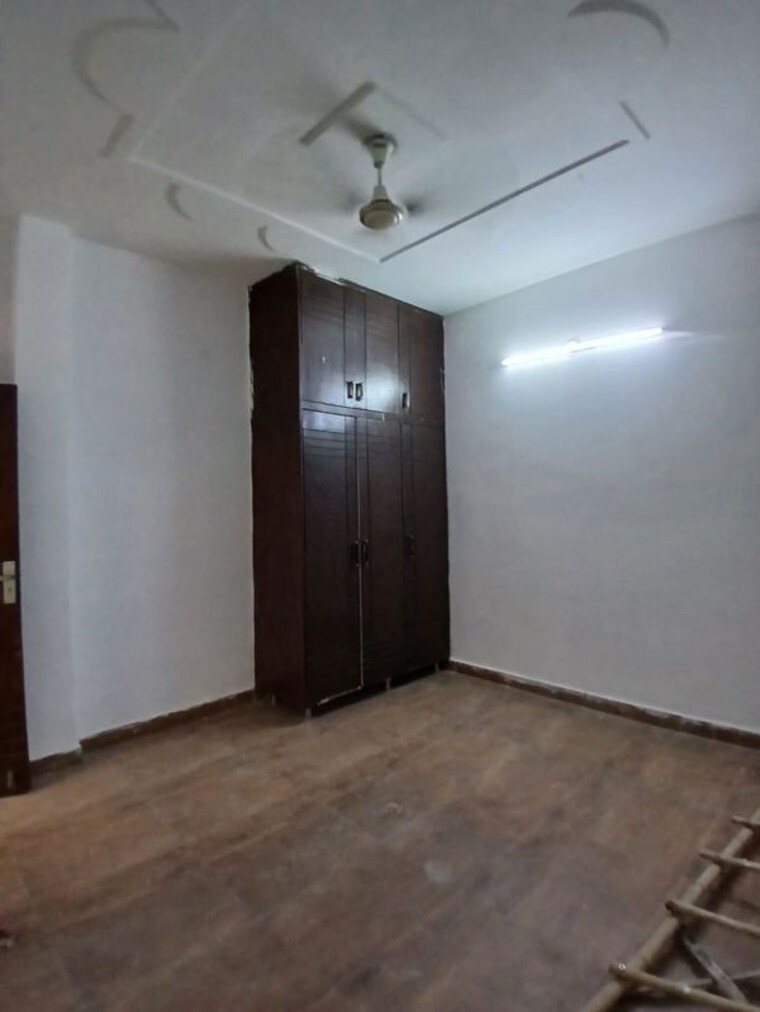 Room, sector 30 3 Bedroom 200 Sq.Yd. Builder Floor In Sector 30 Faridabad 10622904