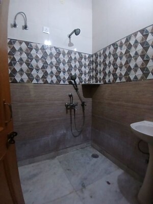 Team Area in 3 BHK Builder Floor at Sector 30 – for Rent