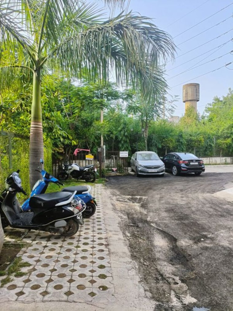  Parking, sector 31 2 Bedroom 902 Sq.Ft. Builder Floor In Sector 31 Gurgaon 10622947