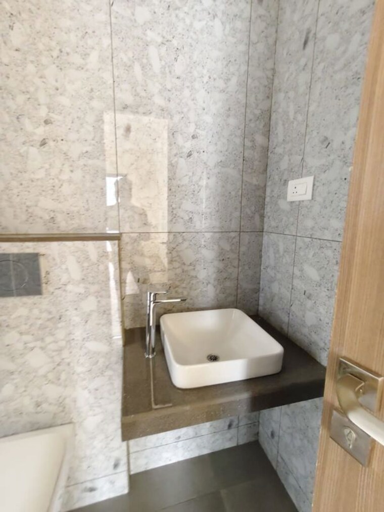 Bathroom, raymond-the-invictus-by-gs 4 Bedroom 1500 Sq.Ft. Apartment In Pokhran Road No One Thane 10622961