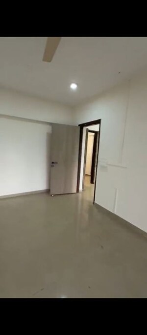 Room in 3.5 BHK Apartment at Siroya Marina, Mazgaon – for Rent