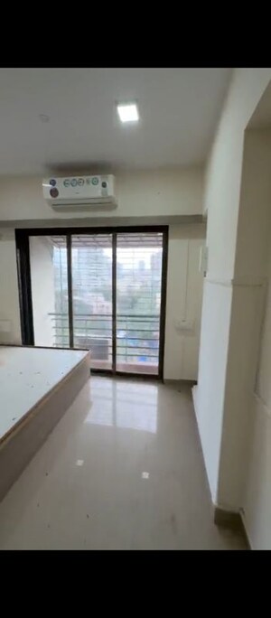 Room in 3.5 BHK Apartment at Siroya Marina, Mazgaon – for Rent