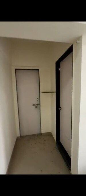 Room in 3.5 BHK Apartment at Siroya Marina, Mazgaon – for Rent