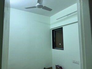 Room in 2.5 BHK Apartment at Siddharth Nagar CHS Goregaon, Goregaon West – for Rent