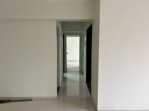Room in 2.5 BHK Apartment at Siddharth Nagar CHS Goregaon, Goregaon West – for Rent