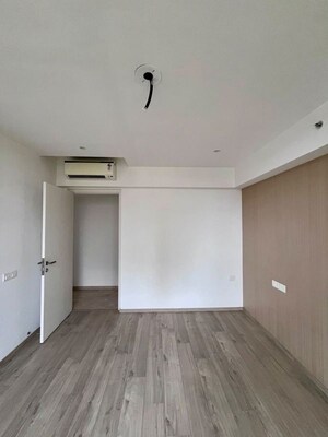Room in 3 BHK Apartment at Hiranandani Estate, Ghodbunder Road – for Sale