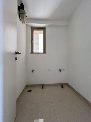 Room in 3 BHK Apartment at Hiranandani Estate, Ghodbunder Road – for Sale