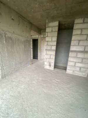 Room in 3 BHK Apartment at Bandra West – for Sale