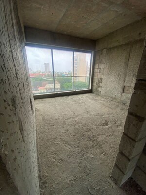 Room in 3 BHK Apartment at Bandra West – for Sale