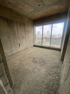 Room in 3 BHK Apartment at Bandra West – for Sale