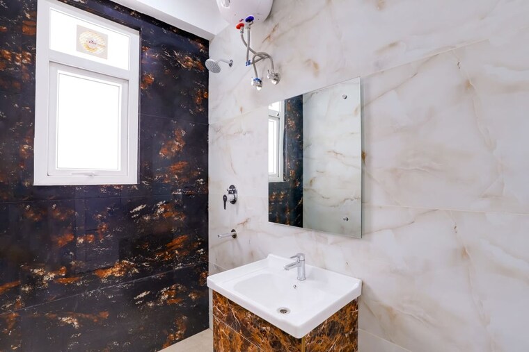 Bathroom, sector 14 1 RK 500 Sq.Ft. Independent House In Sector 14 Gurgaon 10623005