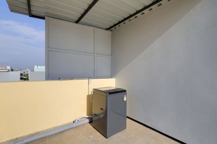 Kitchen, sector 14 1 RK 500 Sq.Ft. Independent House In Sector 14 Gurgaon 10623005