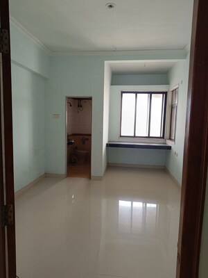 Room in 3 BHK Apartment at Meera Tower, Andheri West – for Sale