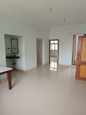 Room in 3 BHK Apartment at Meera Tower, Andheri West – for Sale