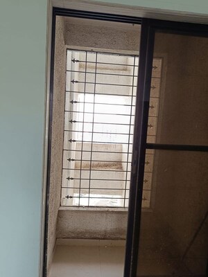 Room in 3 BHK Apartment at Meera Tower, Andheri West – for Sale