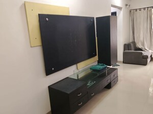 Room in 2 BHK Apartment at Windsor Tower, Andheri West – for Rent