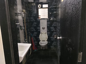 Attached Bathroom in 2 BHK Apartment at Windsor Tower, Andheri West – for Rent