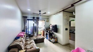 Living Room in 2 BHK Apartment at Kalpataru Paramount, Kapur Bawdi – for Rent