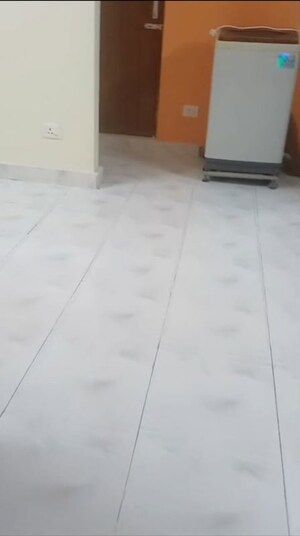 Room in 2 BHK Apartment at Bengal Peerless Avidipta, Em Bypass – for Rent