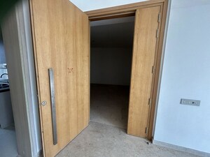 Room in 4 BHK Apartment at Rustomjee Crown, Prabhadevi – for Rent