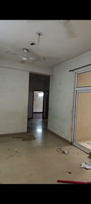 Room in  Apartment at Mahagun My Woods, Sector 16c Greater Noida – for Rent