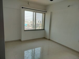 Room in 3 BHK Apartment at Karan Suncoast, Bavdhan – for Rent