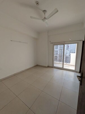 Room in 4 BHK Apartment at Sunshine Helios, Sector 78 – for Rent