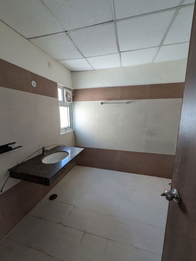 Bathroom, sunshine-helios 4 Bedroom 2800 Sq.Ft. Apartment In Sector 78 Noida 10623082