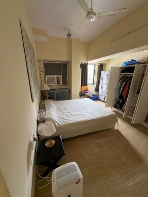 Bedroom in 3 BHK Apartment at Bandra West – for Rent
