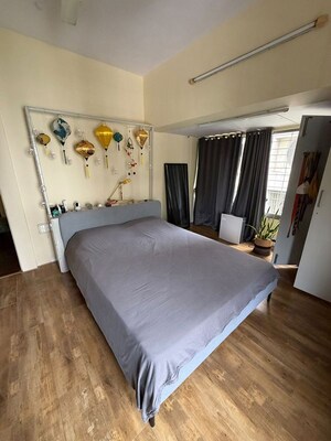 Bedroom in 3 BHK Apartment at Bandra West – for Rent