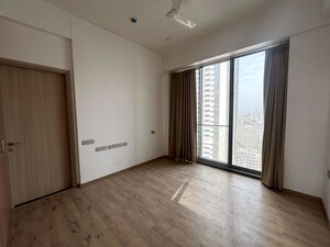 Room in 4 BHK Apartment at Rustomjee Crown, Prabhadevi – for Rent