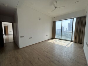 Room in 4 BHK Apartment at Rustomjee Crown, Prabhadevi – for Rent