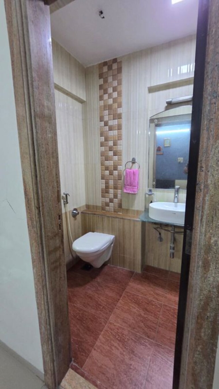 Bathroom, ghp-neptune-suncity 3 Bedroom 1100 Sq.Ft. Apartment In Vikhroli West Mumbai 10623090