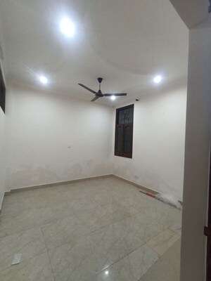 Room in 4 BHK Builder Floor at RWA Apartments Sector 50, Sector 50 – for Rent