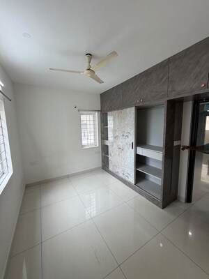 Room in 2 BHK Apartment at Ambience Courtyard, Manikonda – for Rent